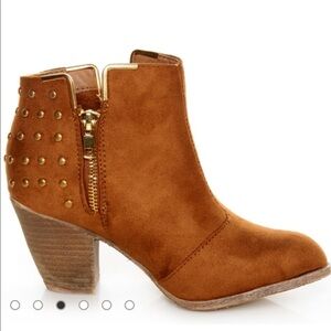 Dollhouse Mayday studded ankle boots Size 8